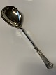 Serveringsske / Kompotske i sølv
Stemplet År. 1900
Længde 15,7 cm