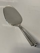 Cake spatula in silver stain with Corinth pattern. Great for the cake table.