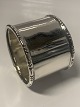 Napkin ring Silver.
Stamp: H.Gr. 830s.
Size 3.3 x ø 4.5 cm.