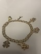 Bismark Armbånd med 6 charms, 14 Karat Guld
Længde:  19 cm.