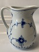Blåmalet Hotelporcelæn
Flødekande stor med logo, Højde 11,0 cm.