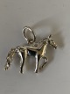 Sølvvedhæng /Charms motiv Hest og flotte detaljer.