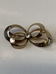 8 Karat guld, broche med klar sten
Måler 3,6 x 1,9 cm.