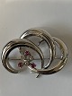 14 Karat Hvidguld, broche med brillianter og rubiner
Måler 4,5 x 3,4 cm.