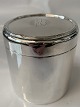 Engelsk sølv tedåse med monogram på låget.