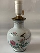 Chinese table lamp in porcelain with brass top.
Height 26 cm