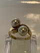 14 karat guld, Dame ring med to perler.
Ring størrelse 52.