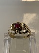 14 karat guld, Dame ring med rød sten.
Ring størrelse 52.