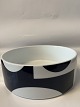Stor Verner Panton skål med blå og hvide nuancer.
Ø: 24 cm -H: 8,5 cm.