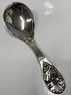 Serving spoon in hammered silver
Length 17.9 cm