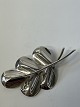 Smuk broche i sterlingsølv. Stemplet 925Mål 6 x 3,2 cm.