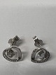 Earrings in 14 carat white gold, with inlaid diamonds.Length 1.0 cm.
