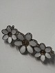 Sølv Broche med hvid emalje BlomsterLængde 2,9 cm.