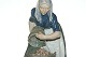 Flot Kongelig Figur, 
Kvinde samler kartofler Dek. nr. 1549
Længde 20 cm. 
Højde 26,5 cm.